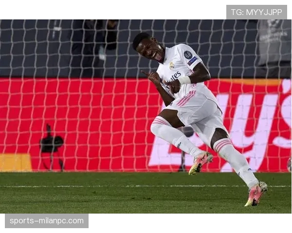 莱奥与维尼修斯：新生代顶级边锋的风格差异与战术价值对比