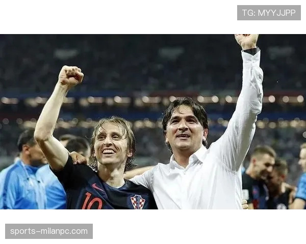 在控球体系下哈维与莫德里奇组织分化趋势