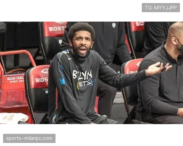 欧文无球跑动制造错位，拉开空间改变进攻结构