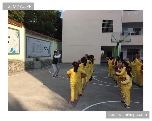 篮球中“球出界”的判定规则详解：究竟算谁的失误？